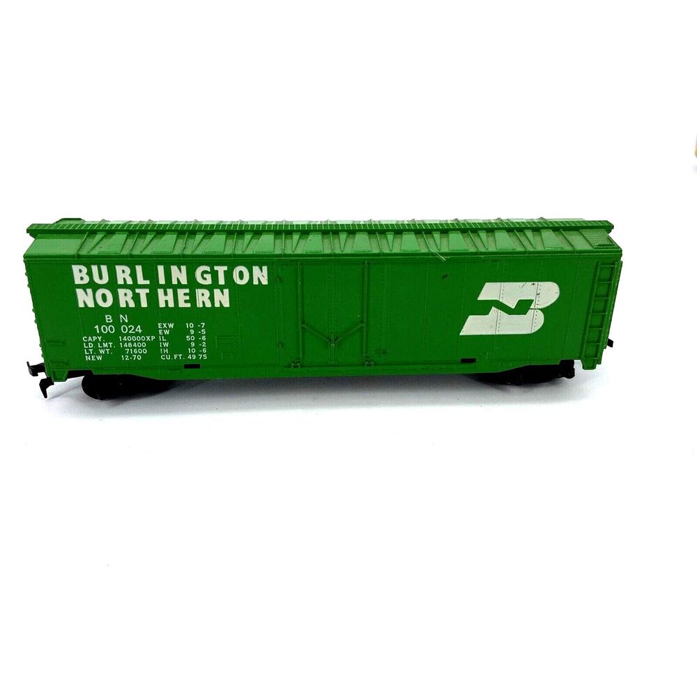 Tyco Burlington Northern 50' Box Car No. 339E Plug Door HO Scale Green